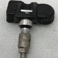 Load image into Gallery viewer, Set of 4 Mercedes TPMS Sensor 433mhz A0009057200  42849736