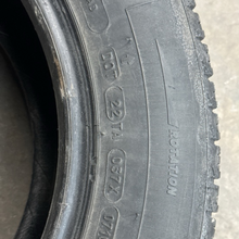 Load image into Gallery viewer, P195/65R15 95T Michelin X-ice SET OF 2  7ffb3f01