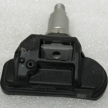 Load image into Gallery viewer, Mercedez Benz Set of 4 TPMS 0009050030 433 Mhz 65d6385f