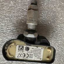 Load image into Gallery viewer, Set of 4 Mercedes Benz TPMS 433mhz A0009050030 8d4e56a9