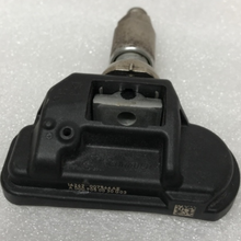 Load image into Gallery viewer, Set of 4 Mercedes TPMS Sensor 433 Mhz A0009050030 d52640c7