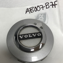 Load image into Gallery viewer, Volvo 31471435 Silver Center Cap 64 MM ab007b7f