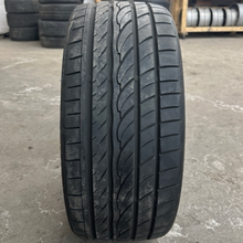 Load image into Gallery viewer, SUMITOMO 245/35/20 TIRE 6e5dc458