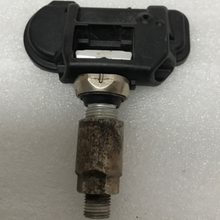 Load image into Gallery viewer, Set of 4 Mercedes TPMS Sensor 433 Mhz A0009050030 d52640c7