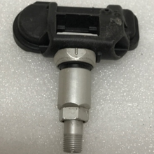Load image into Gallery viewer, Mercedez Benz Set of 4 TPMS 0009050030 433 Mhz 65d6385f