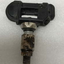 Load image into Gallery viewer, Set of 4 Mercedes Benz TPMS A0009050030 433MHz ddc5d06f