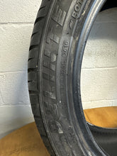 Load image into Gallery viewer, Tire Delinte Thunder D7 Size 245/40/18